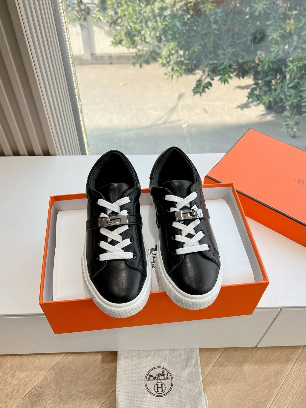 SE1574 Hermes Day Sneaker / Size5-10