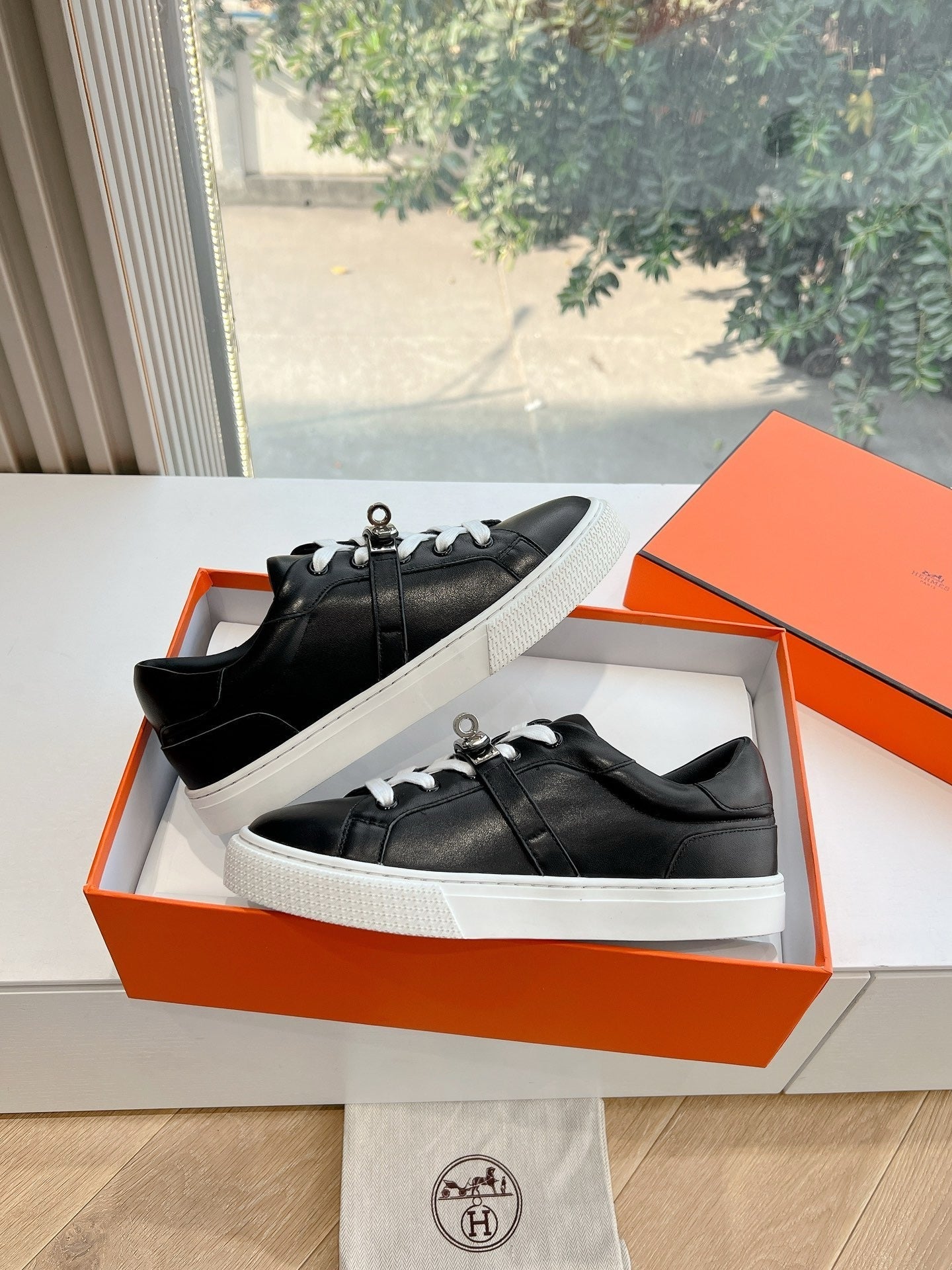 SE1574 Hermes Day Sneaker / Size5-10