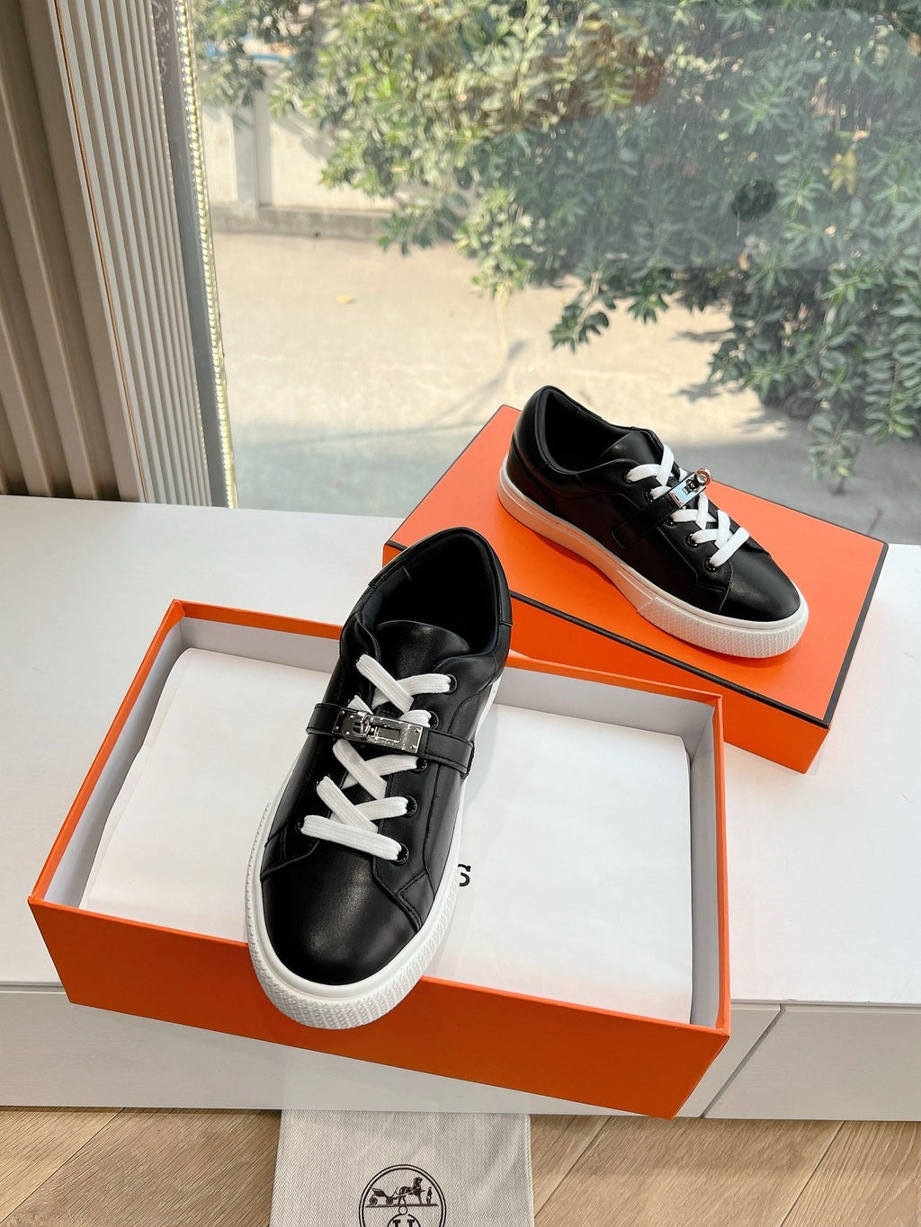 SE1574 Hermes Day Sneaker / Size5-10