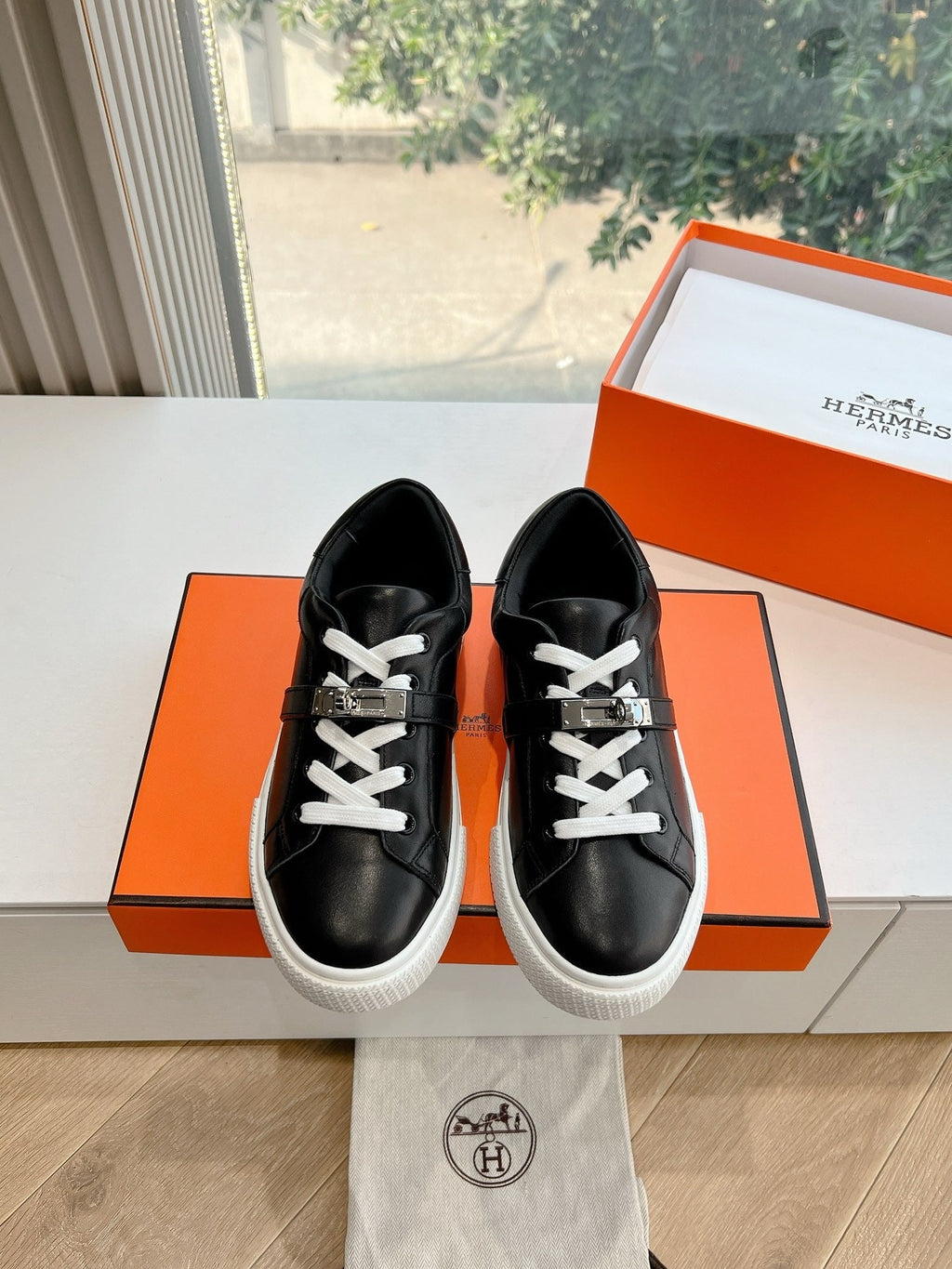 SE1574 Hermes Day Sneaker / Size5-10
