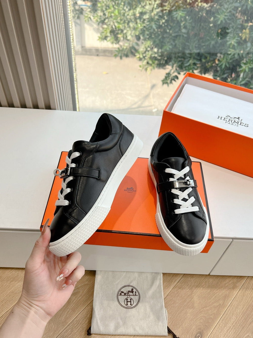 SE1574 Hermes Day Sneaker / Size5-10