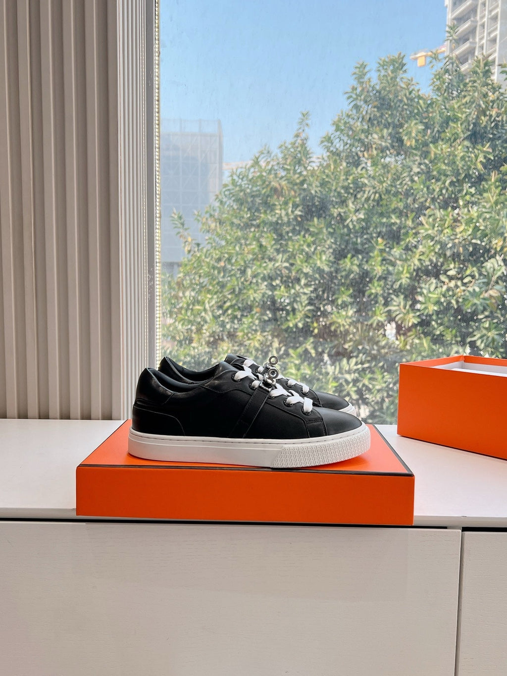 SE1574 Hermes Day Sneaker / Size5-10