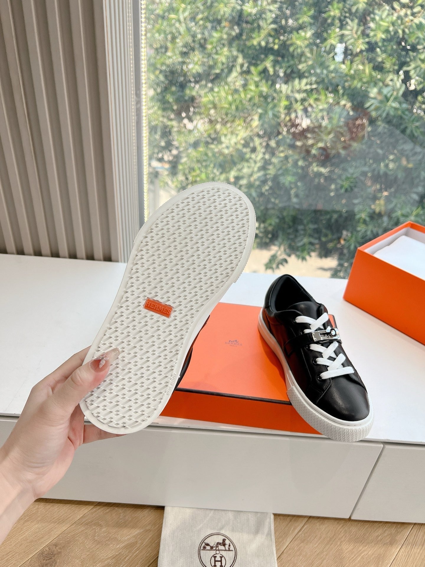 SE1574 Hermes Day Sneaker / Size5-10