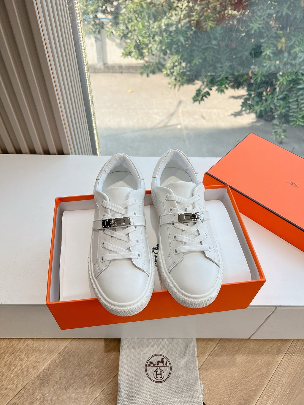 SE1575 Hermes Day Sneaker / Size5-10
