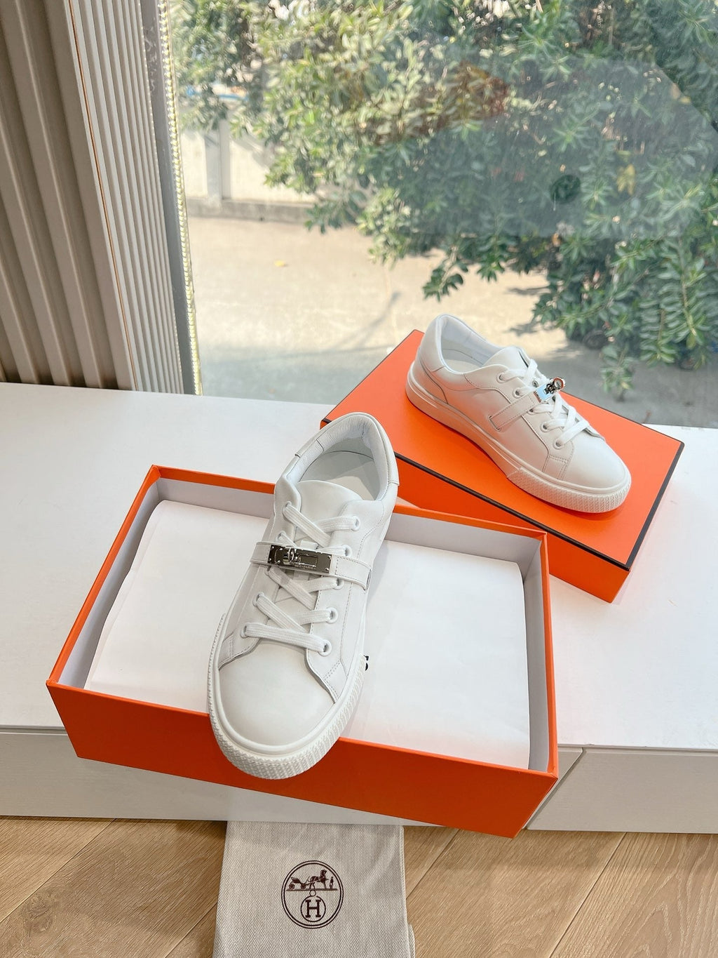 SE1575 Hermes Day Sneaker / Size5-10