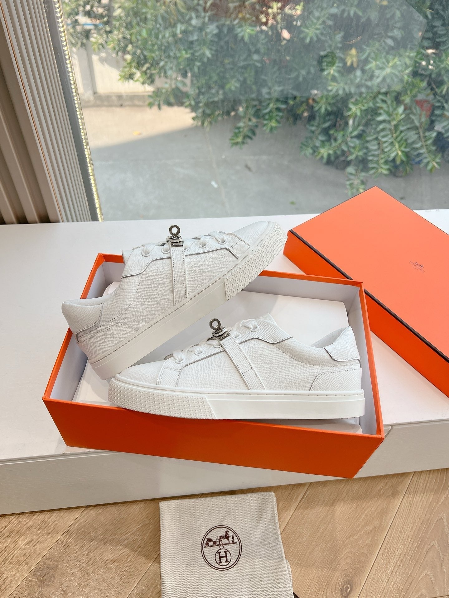 SE1576 Hermes Day Sneaker / Size5-10