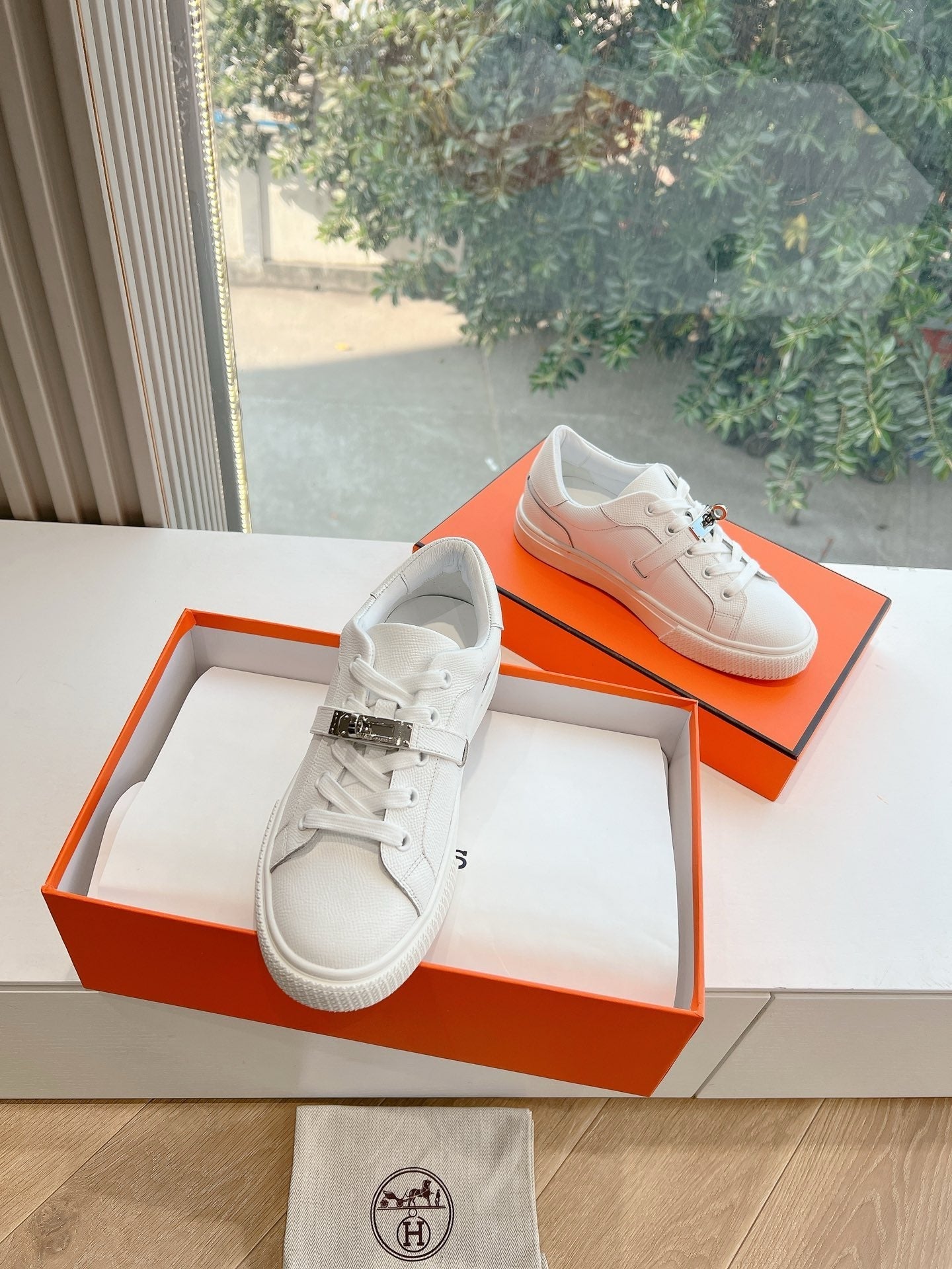 SE1576 Hermes Day Sneaker / Size5-10