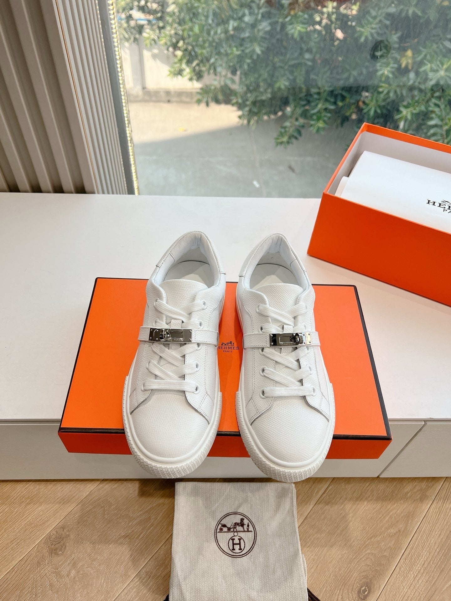 SE1576 Hermes Day Sneaker / Size5-10
