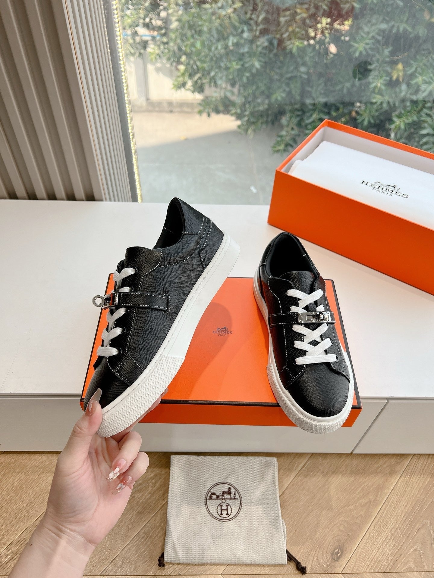 SE1577 Hermes Day Sneaker / Size5-10