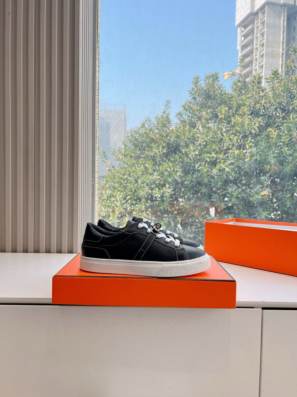 SE1577 Hermes Day Sneaker / Size5-10