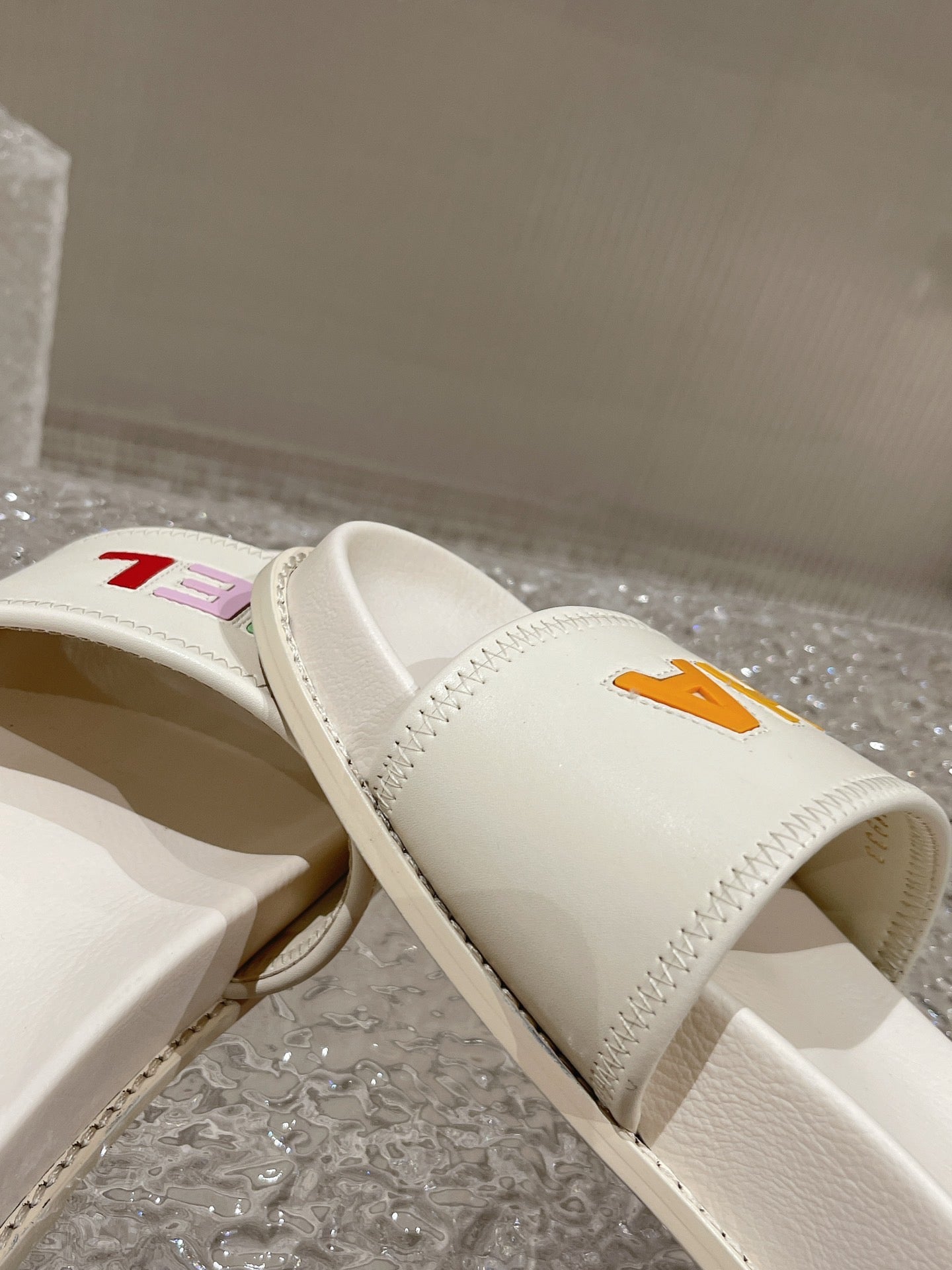 SE1114 CC Slipper / Size4-10