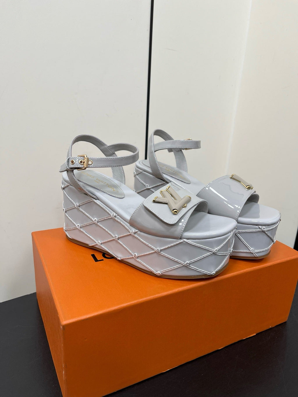 SE1578 Shake Wedge Sandal / Size5-11