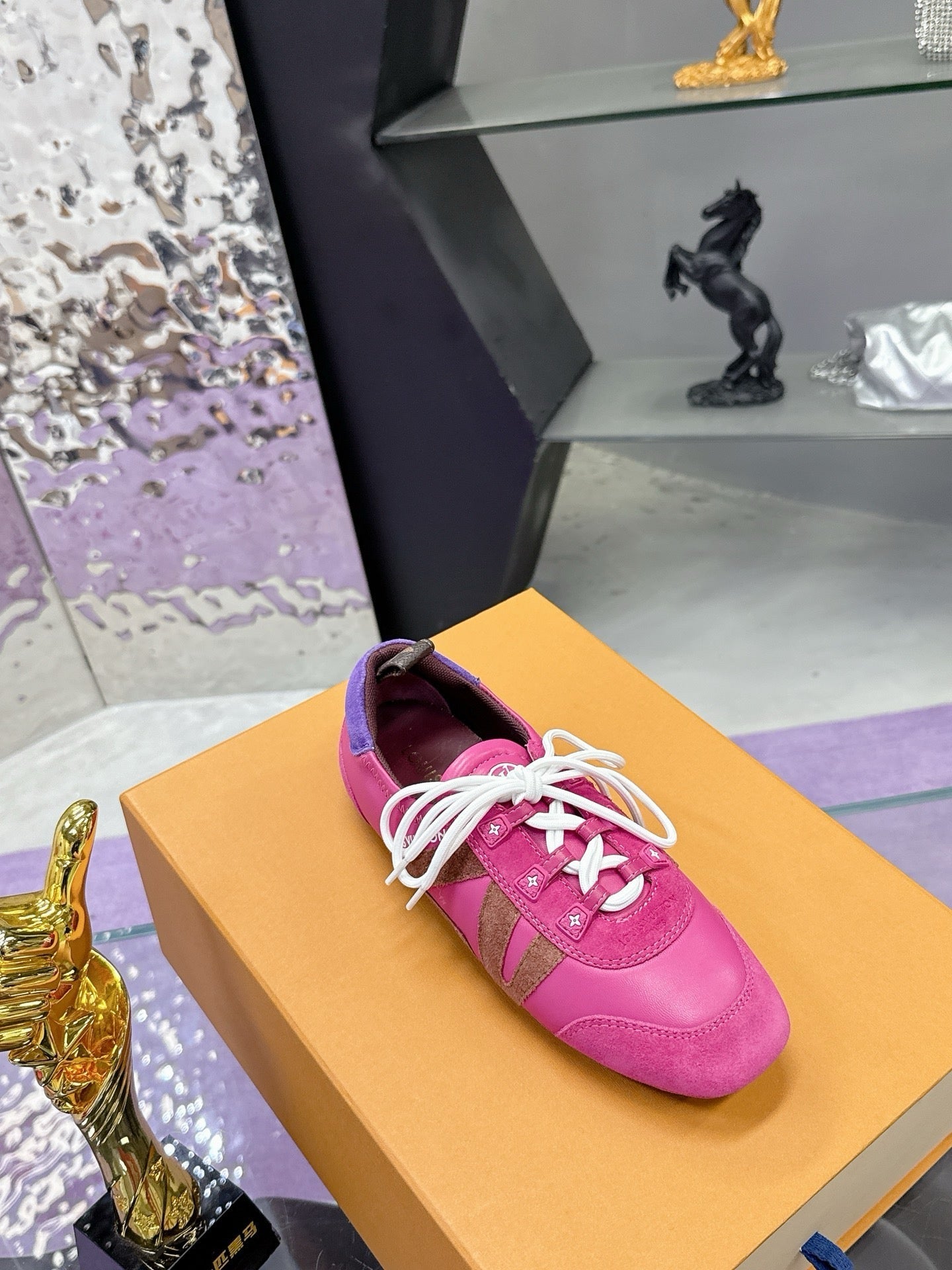 SE1642 LV Sneakerina / Size5-11