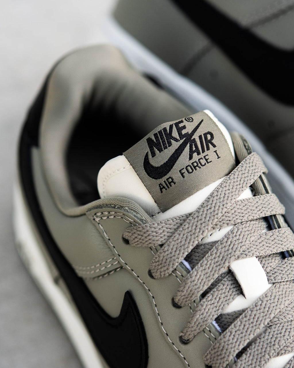 Nike Air Force 1 '01 - Light Army/Black
