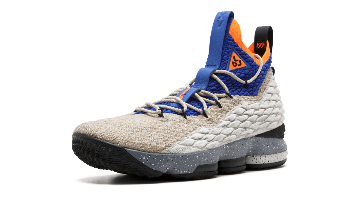 LeBron 15 "Mowabb" AR4831 900