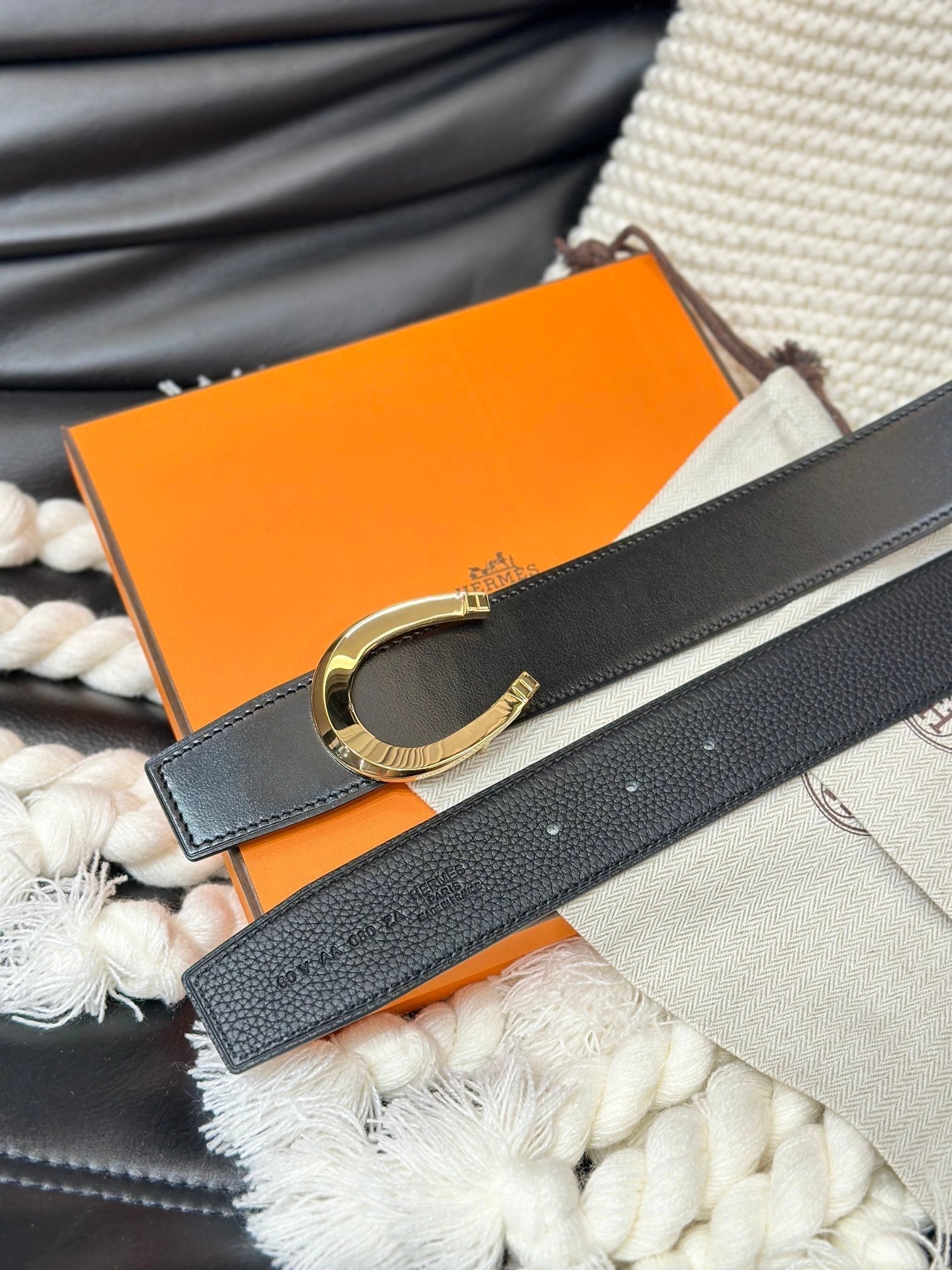 HM LUCK BELT GOLD BUCKLE & REVERSIBLE BLACK LEATHER STRAP 38MM
