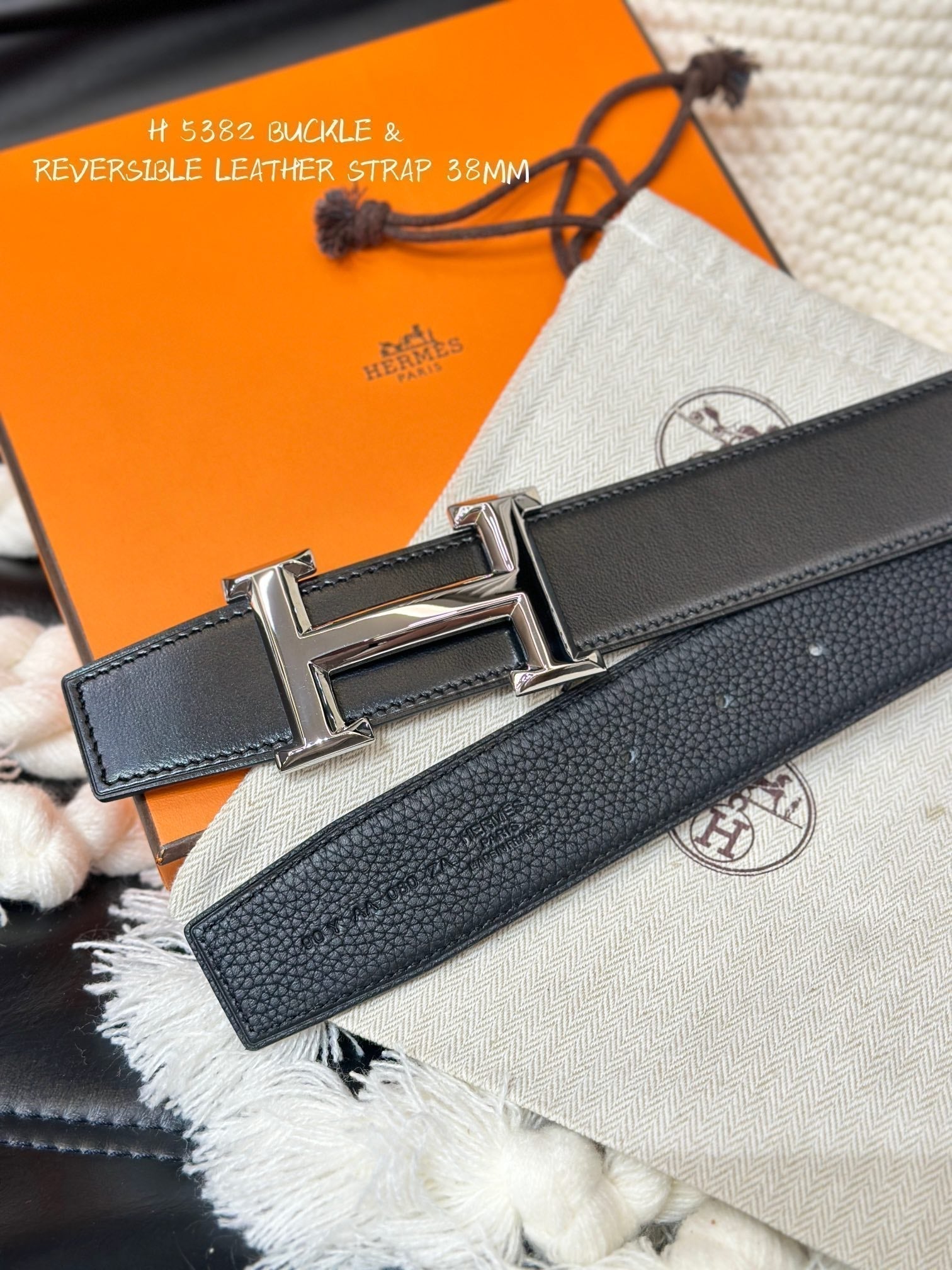 HM 5382 BELT SILVER BUCKLE & REVERSIBLE BLACK LEATHER STRAP 38MM