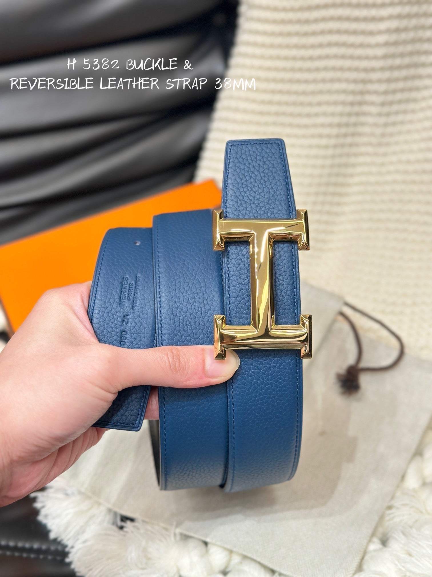 HM 5382 BELT GOLD BUCKLE & REVERSIBLE NAVY BLUE LEATHER STRAP 38MM