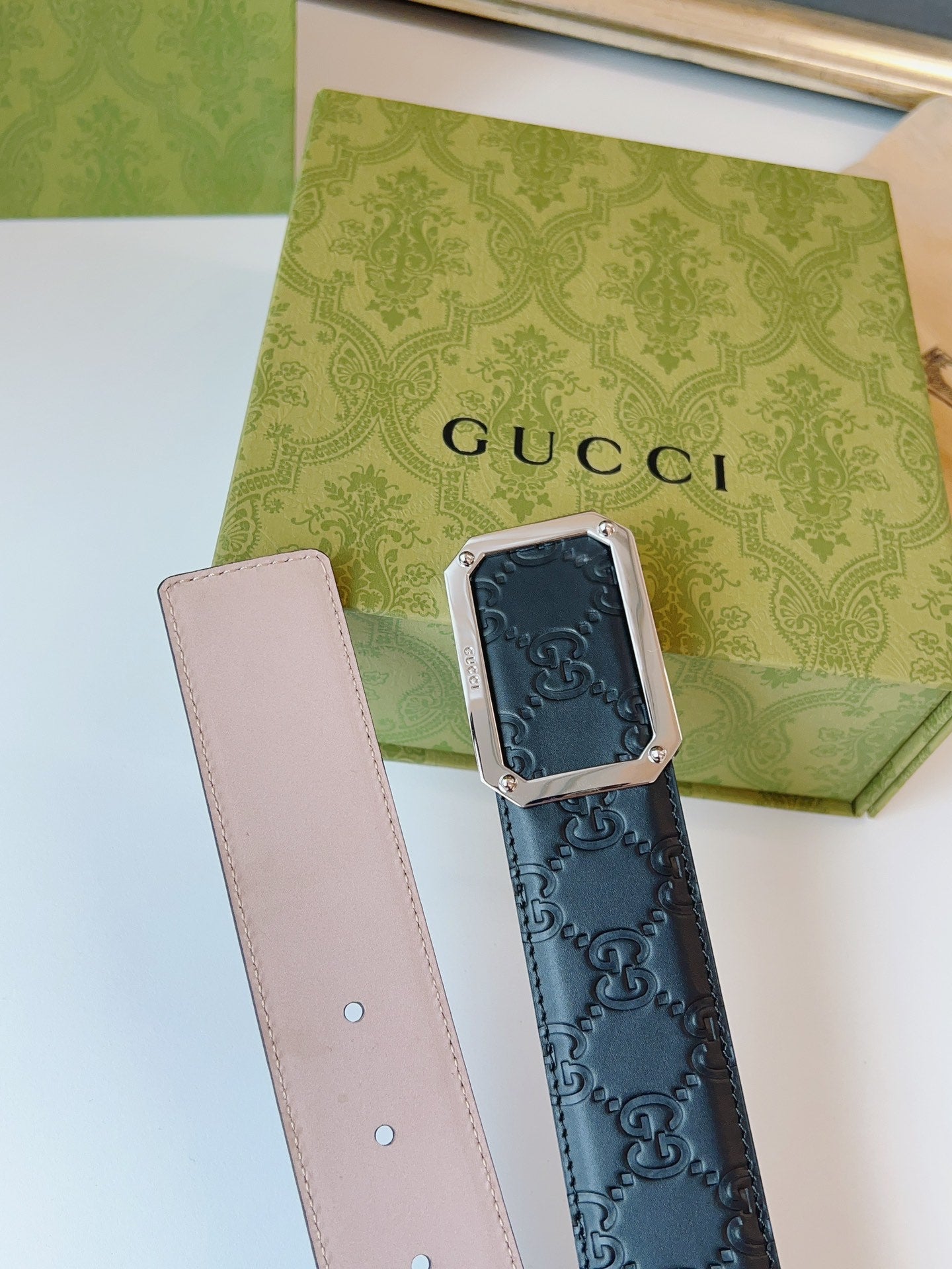 Gucci Signature Belt Sliver Buckle 40mm Black Embossed Leather