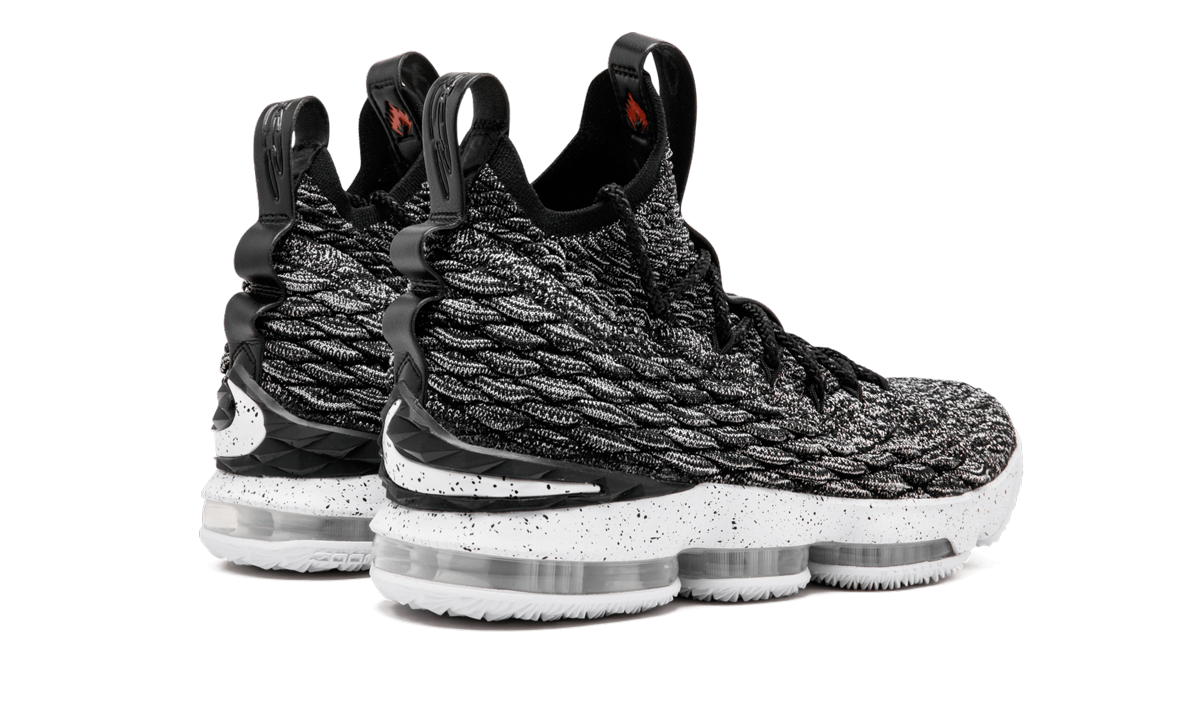 Lebron XV "Black" 897648 002