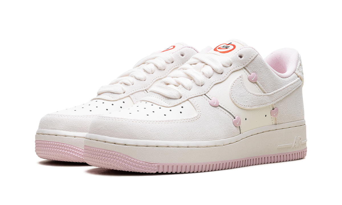 Air Force 1 Low WMNS "Valentine's Day" HV5992 111